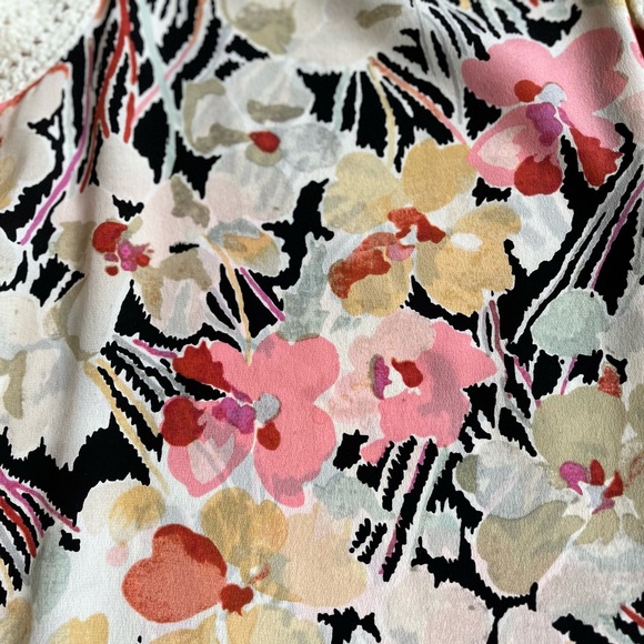 ELIZABETH & JAMES SLEEVELESS BLOUSE - Picture 7 of 7